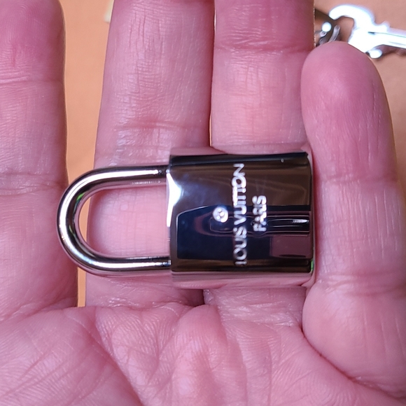 BNEW LOUIS VUITTON LV SILVER LOCK AND KEY SET #315 - Picture 5 of 6